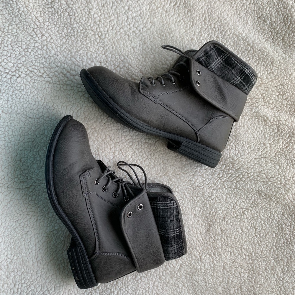 Vanity grey combat boots🥾